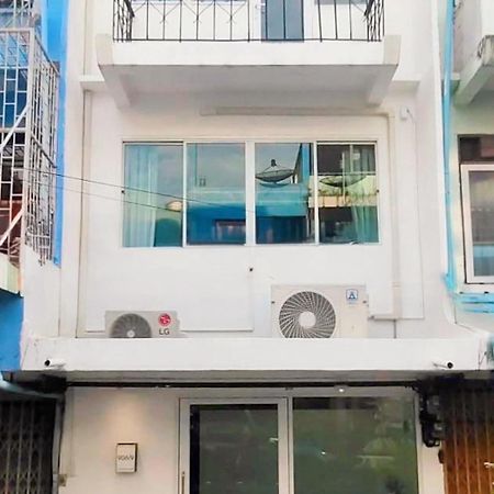 Whole 3-Storey House Right In The Local Community. Bangkok Buitenkant foto